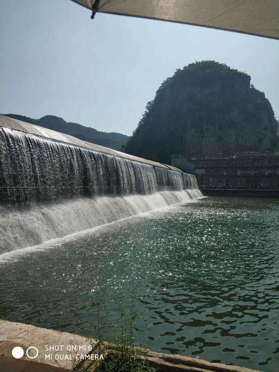 鞍山市天乙門窗有限公司組織全體員工開展了每年一度的“清涼夏日游”團(tuán)建活動(圖5) 鞍山市天乙門窗有限公司組織全體員工開展了每年一度的“清涼夏日游”團(tuán)建活動(圖5)