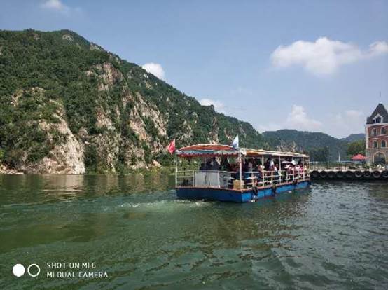 鞍山市天乙門窗有限公司組織全體員工開展了每年一度的“清涼夏日游”團(tuán)建活動(圖4) 鞍山市天乙門窗有限公司組織全體員工開展了每年一度的“清涼夏日游”團(tuán)建活動(圖4)